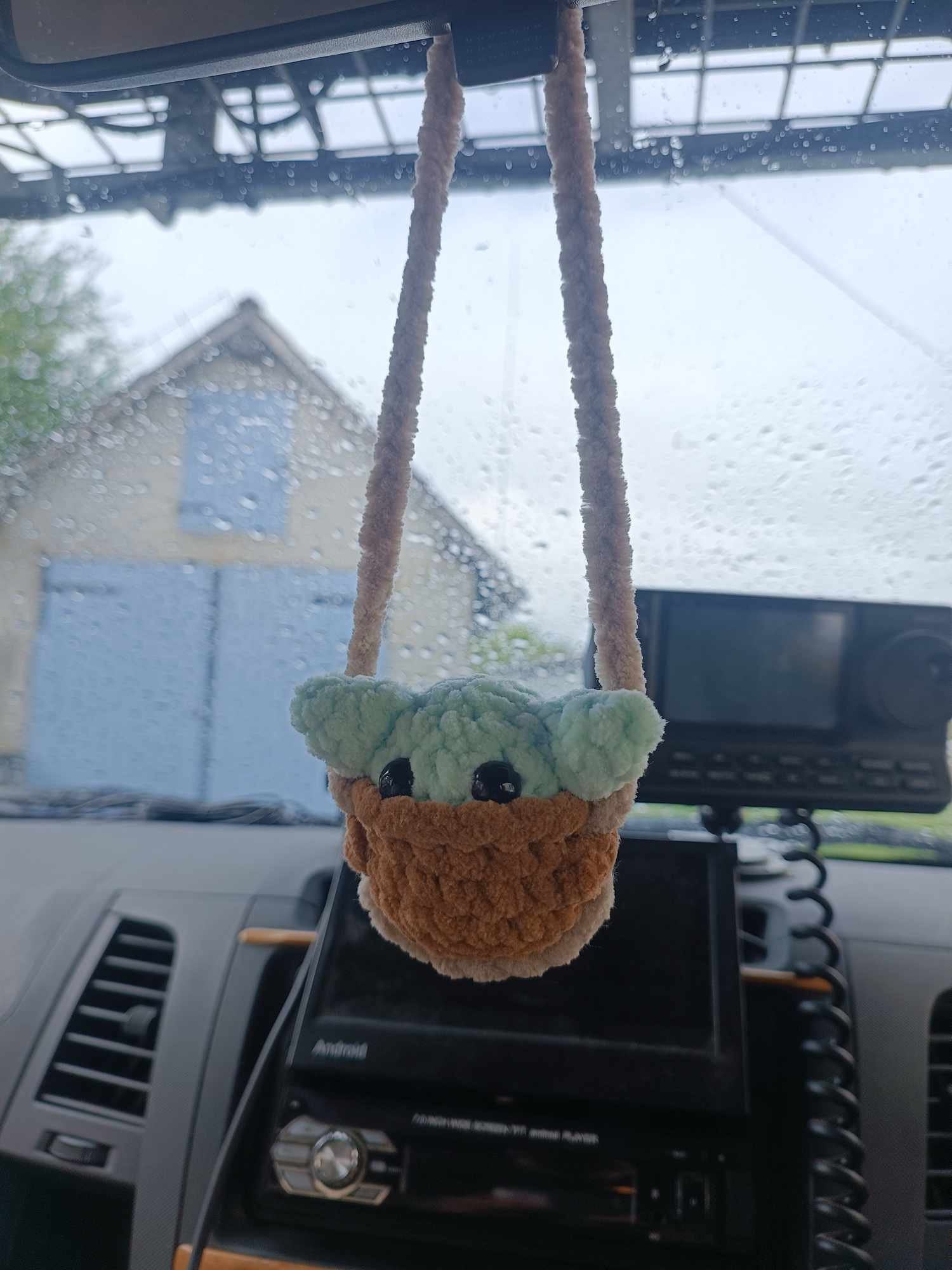 Retro swinging baby green alien an key chain car set perfect car gift