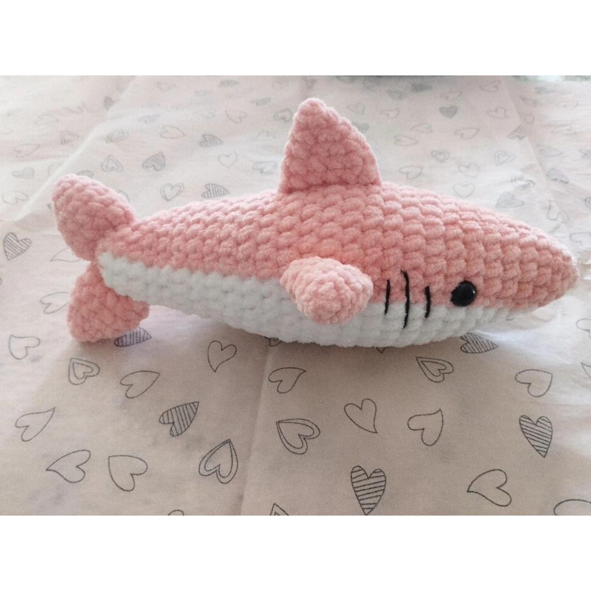 Handmade Crochet Shark Plushie Toy – 23cm Stuffed Animal – Soft Chenille Yarn – Custom Colors – Baby Safe Option – Amigurumi Shark