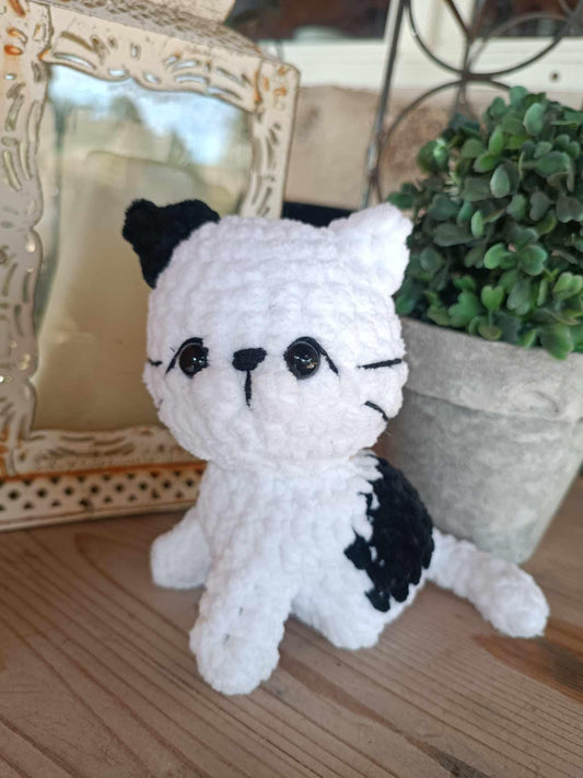 Crochet Kittens / handmade cats / customizable / crochet handmade plushies