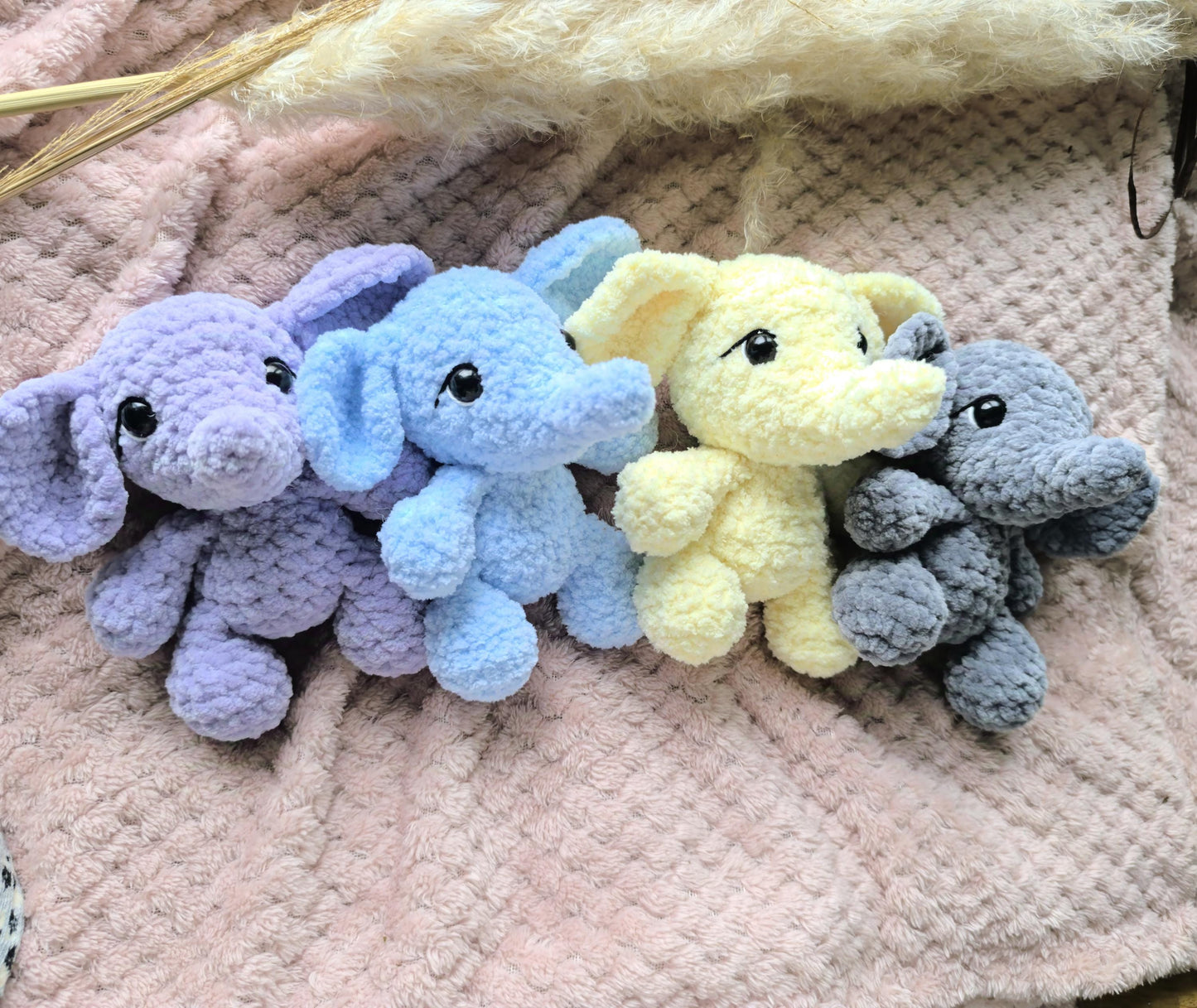 PDF crochet pattern: Low sew Pocket Elephant perfect for markets.