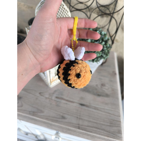 Crochet Bee Keychain – Handmade Bag Buddy – Amigurumi Bee Plush – OEKO-TEX Chenille Yarn – Cute Gift – Small Stuffed Animal