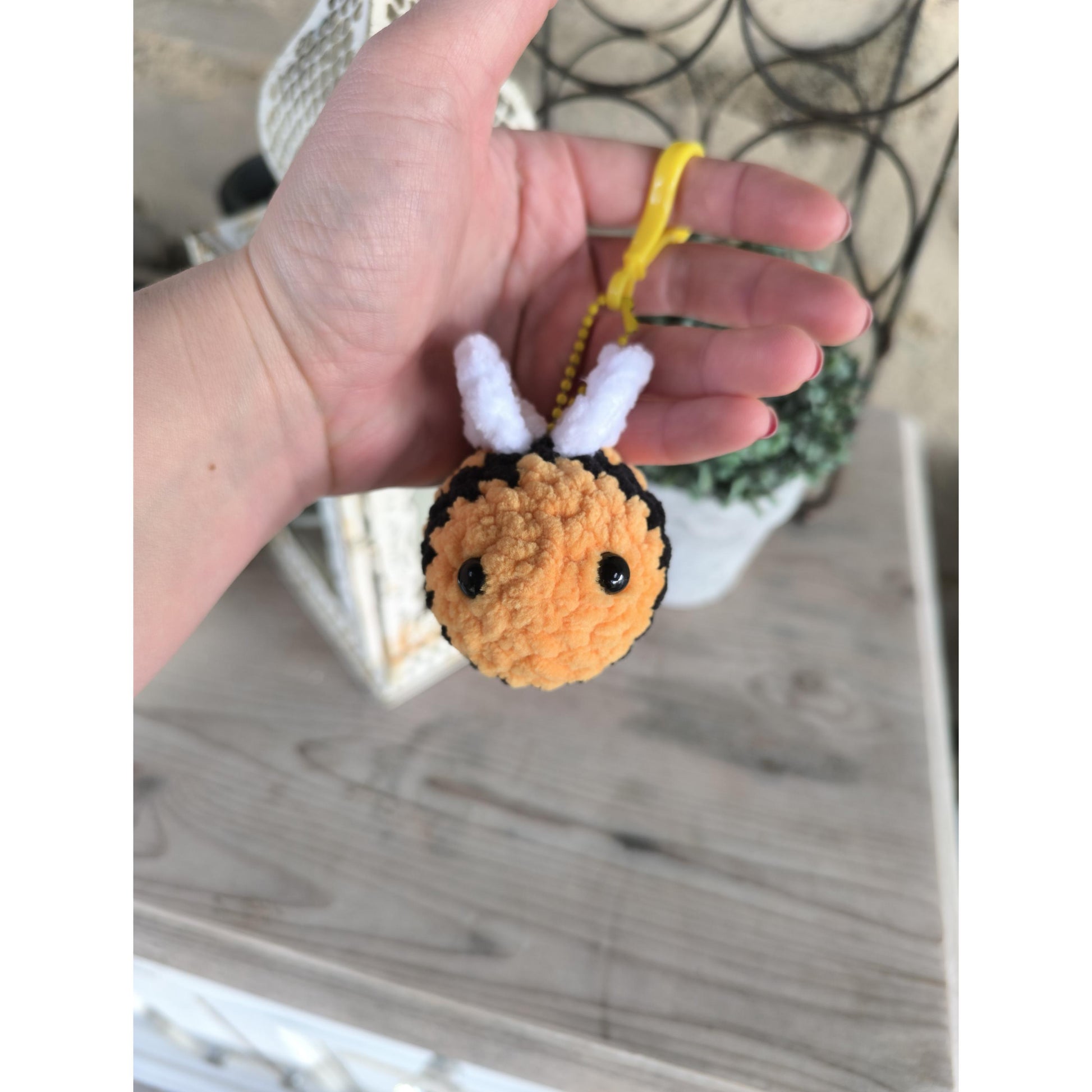 Crochet Bee Keychain – Handmade Bag Buddy – Amigurumi Bee Plush – OEKO-TEX Chenille Yarn – Cute Gift – Small Stuffed Animal