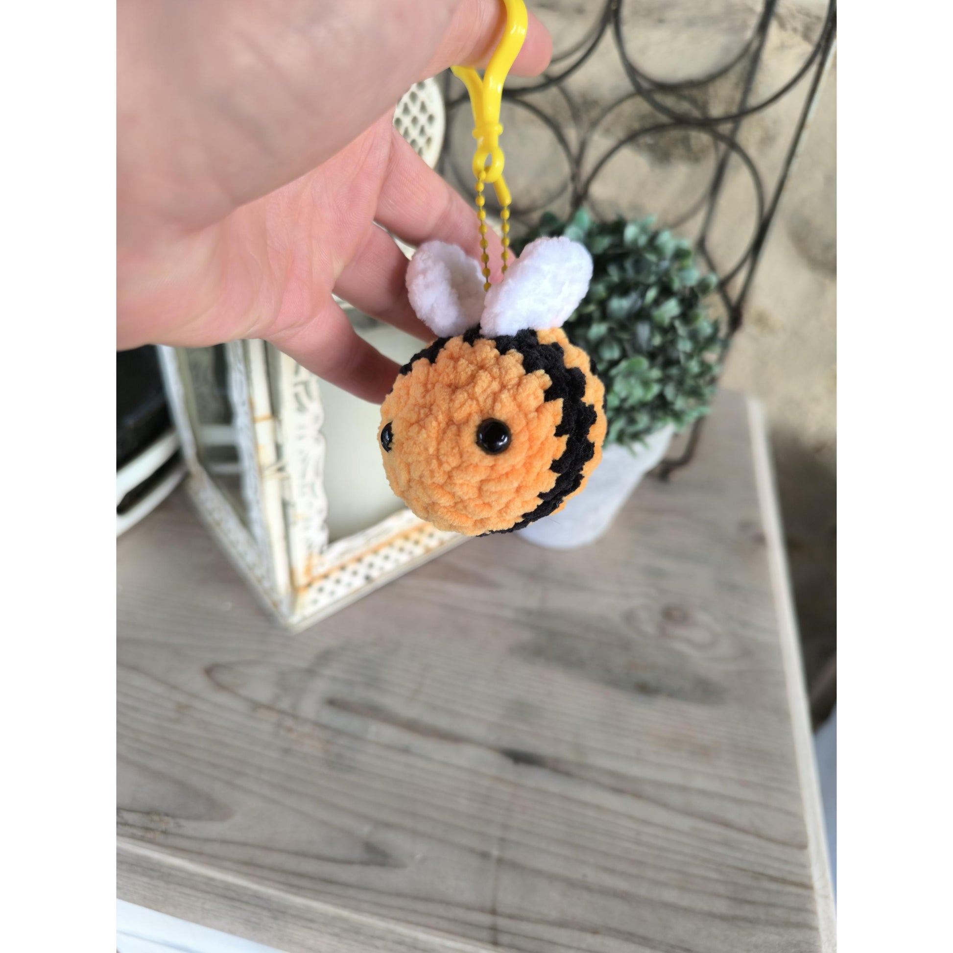Crochet Bee Keychain – Handmade Bag Buddy – Amigurumi Bee Plush – OEKO-TEX Chenille Yarn – Cute Gift – Small Stuffed Animal