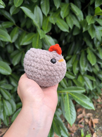 Handmade Crochet Chicken Plush | 9cm Soft Toy | Oeko-Tex Chenille Yarn | Hypoallergenic Gift | Farm Animal Decor | Amigurumi Chicken