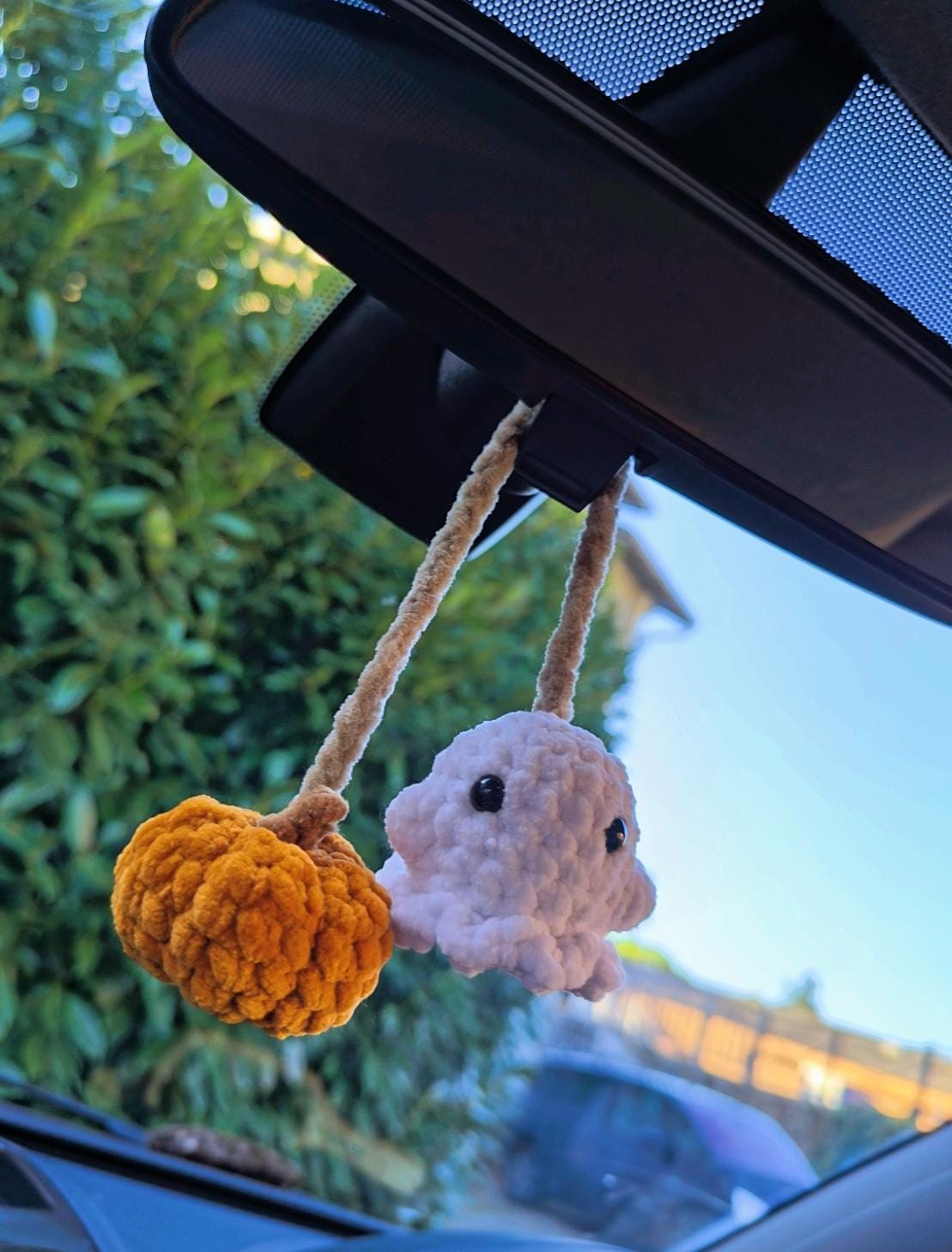 Handmade Swinging Ghost & Pumpkin Rearview Mirror Charms – Spooky Car Accessories for Halloween