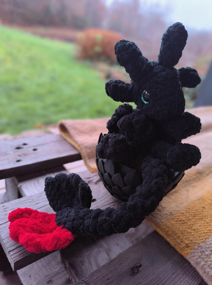 Crocheted Night Dragon in 3D Printed Dragon Egg – 28 cm Dragon – Fantasy Dragon Plush – Handmade Gift for Dragon Lovers