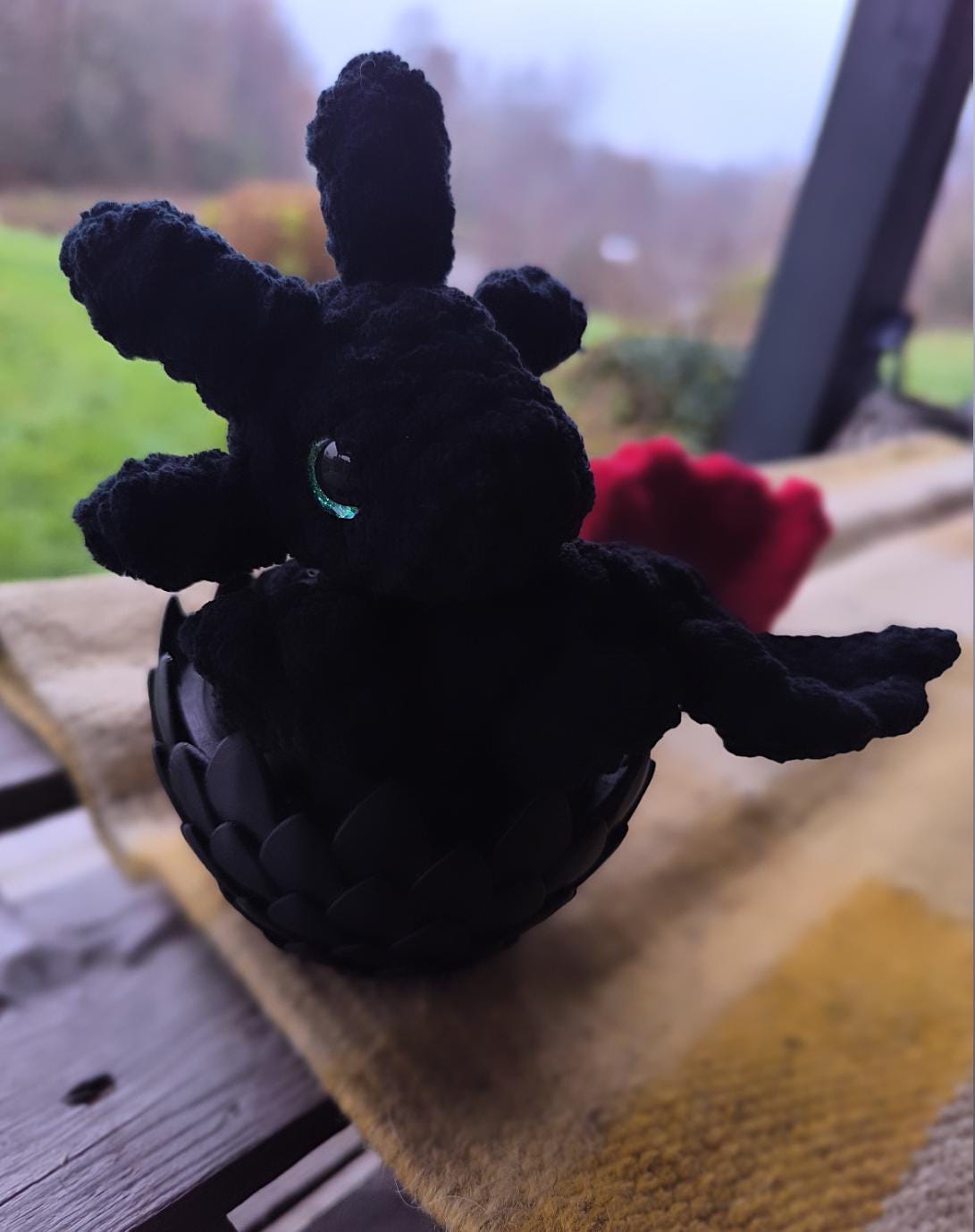 Crocheted Night Dragon in 3D Printed Dragon Egg – 28 cm Dragon – Fantasy Dragon Plush – Handmade Gift for Dragon Lovers