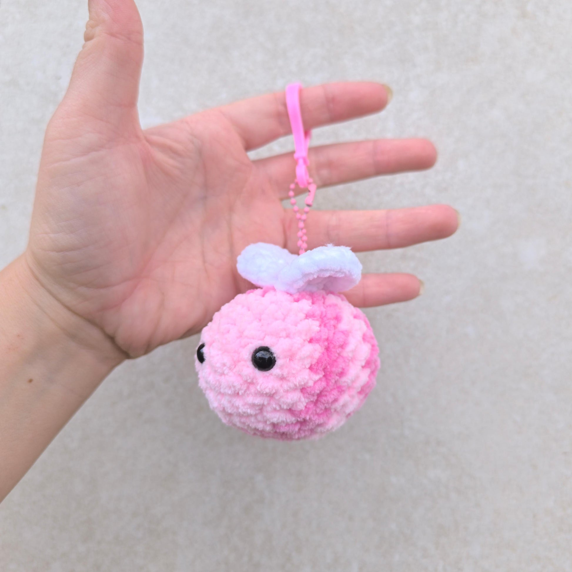 Crochet Bee Keychain – Handmade Bag Buddy – Amigurumi Bee Plush – OEKO-TEX Chenille Yarn – Cute Gift – Small Stuffed Animal